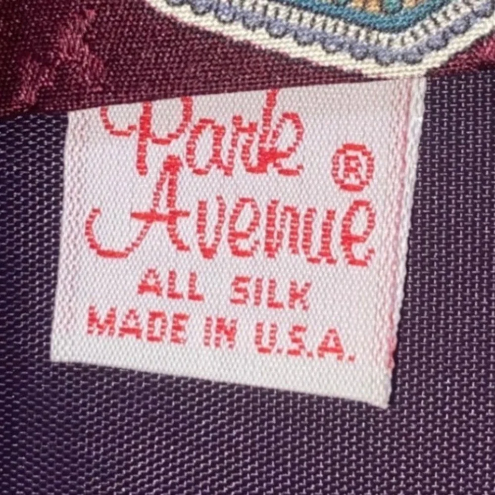 Park Avenue Mens Silk Tie Burgundy Geometric Medallion Made in USA‎ 2857